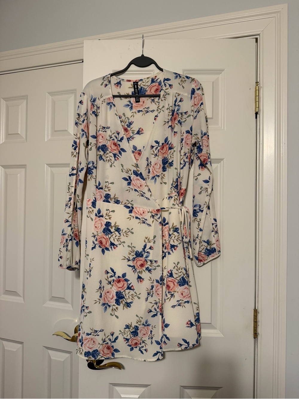 Design Lab Lord & Taylor Floral Wrap dress w cold shoulder/ arms